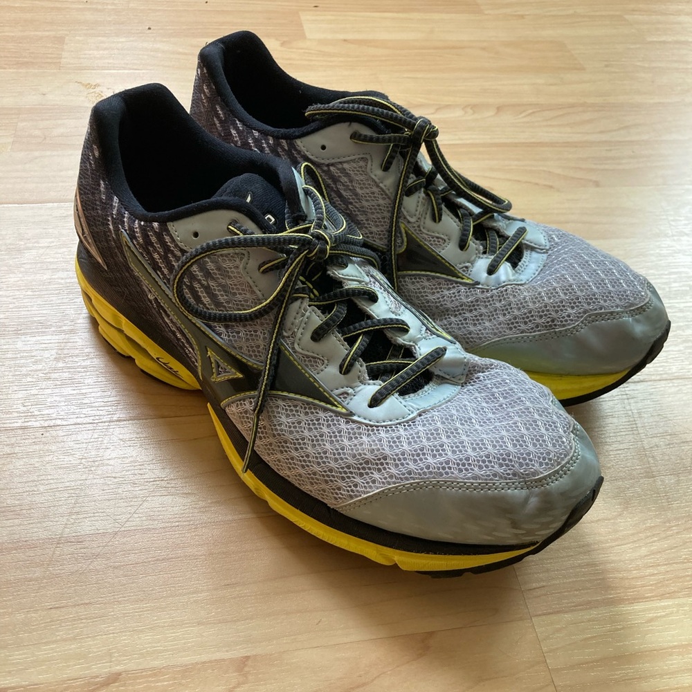 Mens Mizuno Running Shoes